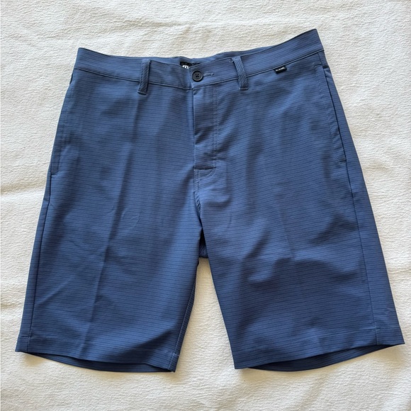 NWOT Travis Mathew Blue Striped Shorts 32 - Picture 1 of 6